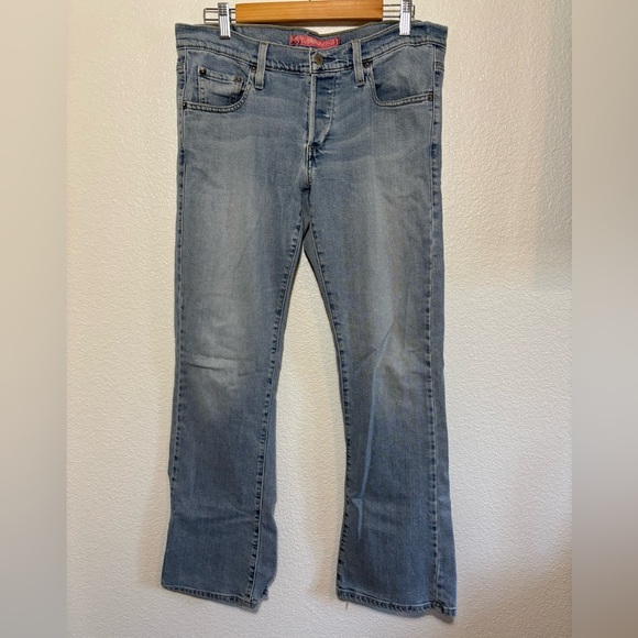 Levi’s Boy Cut Low/Mid Rise Jeans Size Jrs 11 Medium/Light Wash | Classic | - Picture 1 of 10